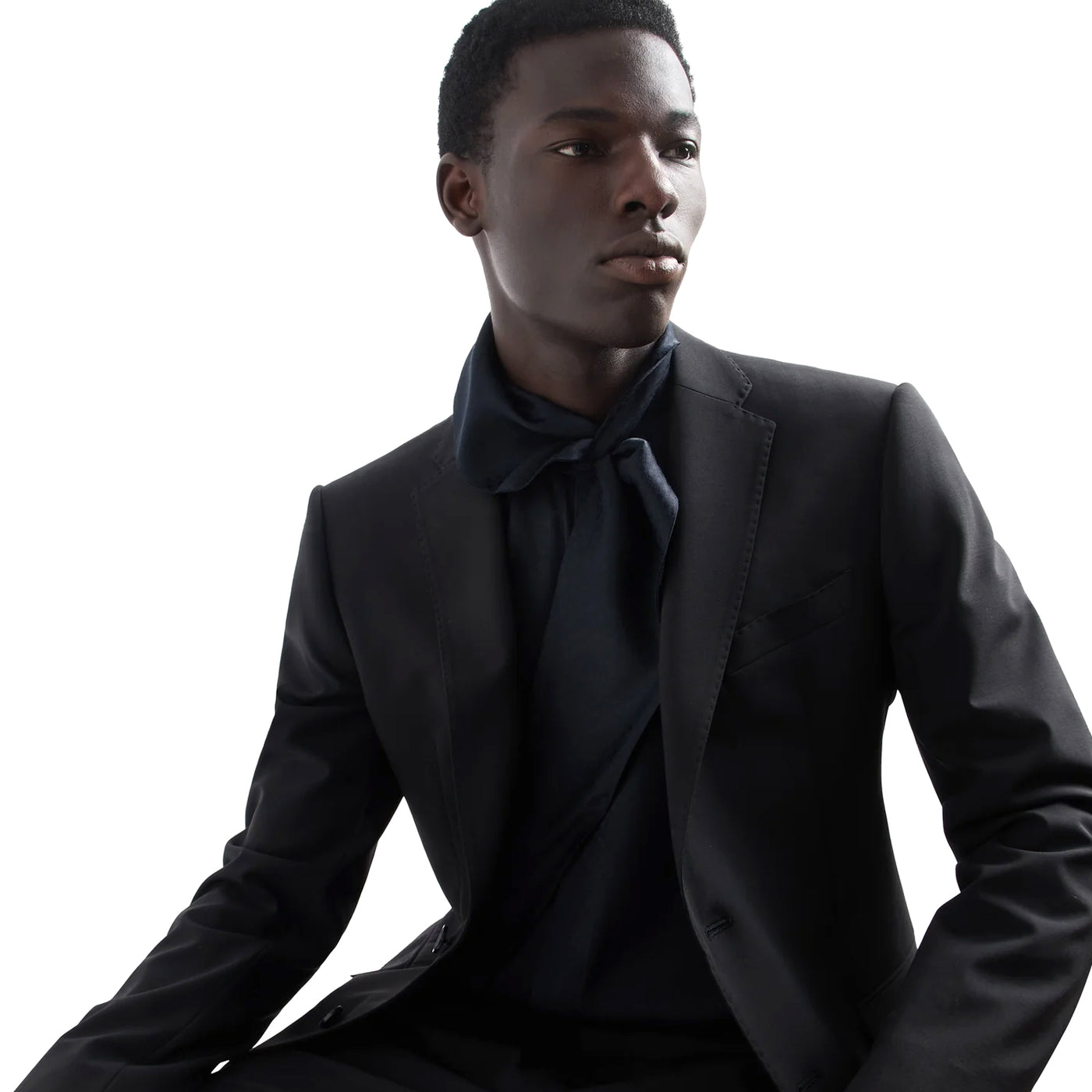 EM000478 TE10155 UC001 BLACK BEAUTY ARMANI SUIT