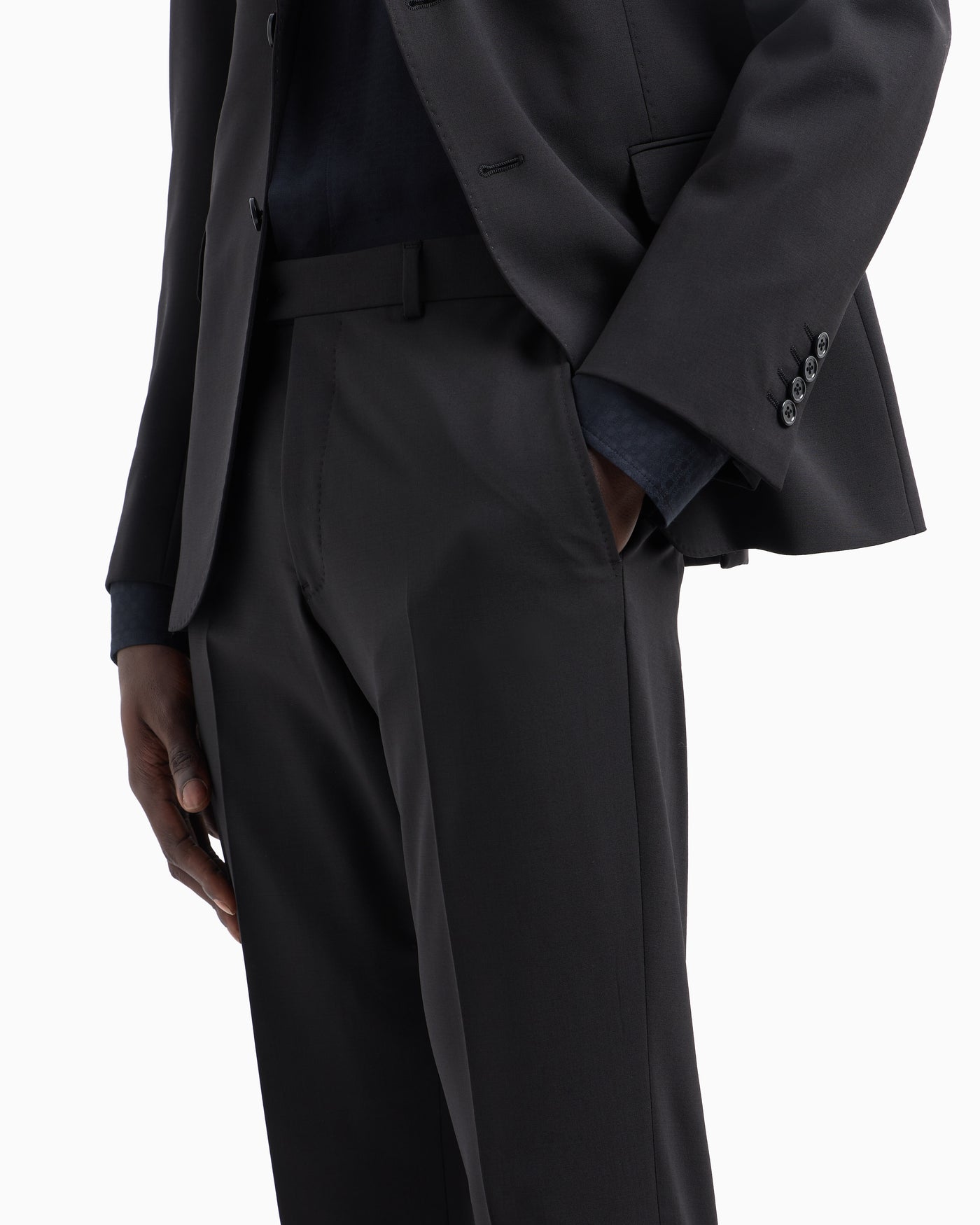 EM000478 TE10155 UC001 BLACK BEAUTY ARMANI SUIT