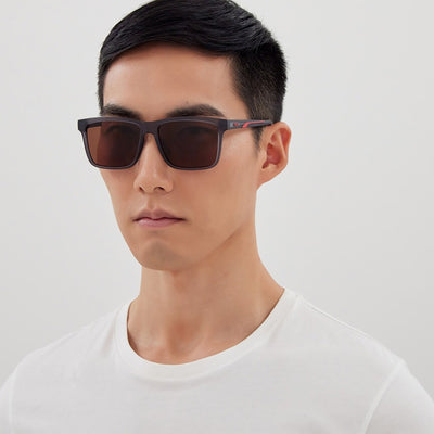 Essential Sporty mask-like shape