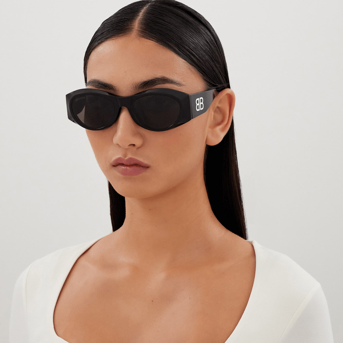 EVERYDAY Roundish oval shape The BB logo is applied