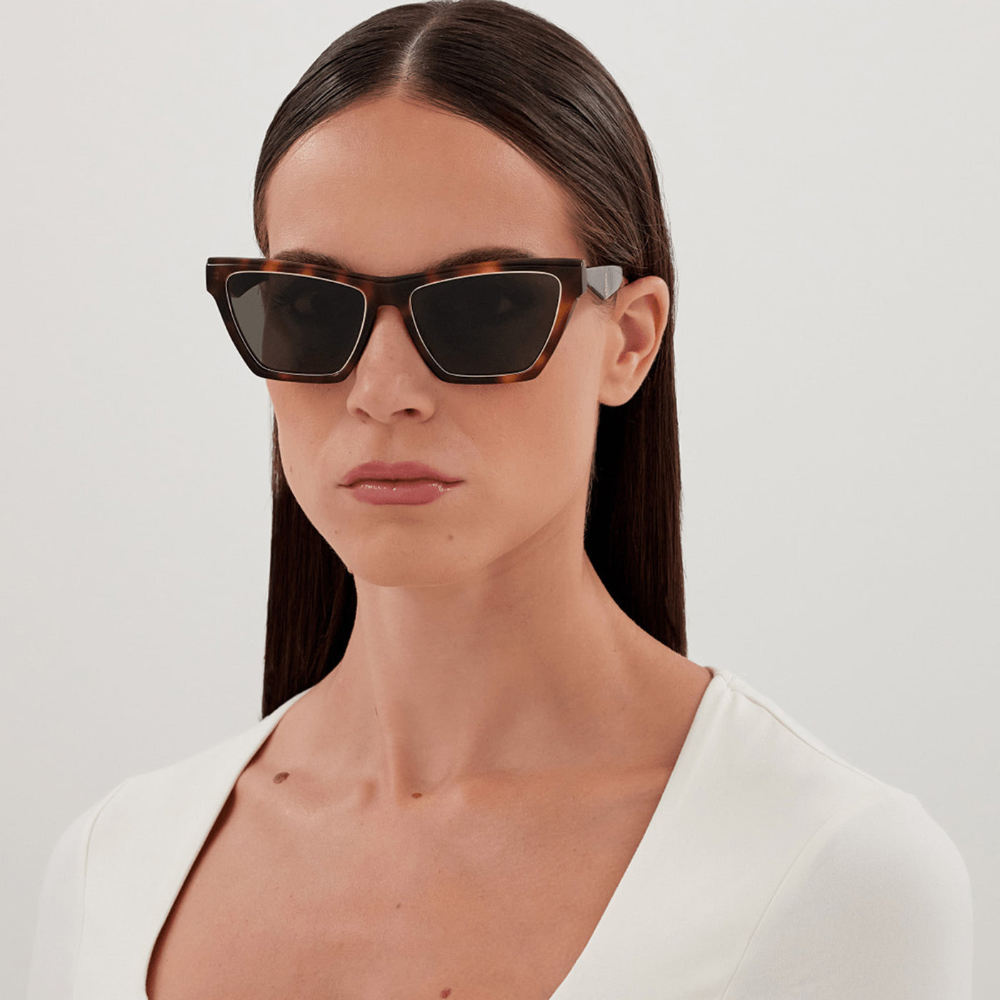 MONOGRAM strong feminine cat eye shape