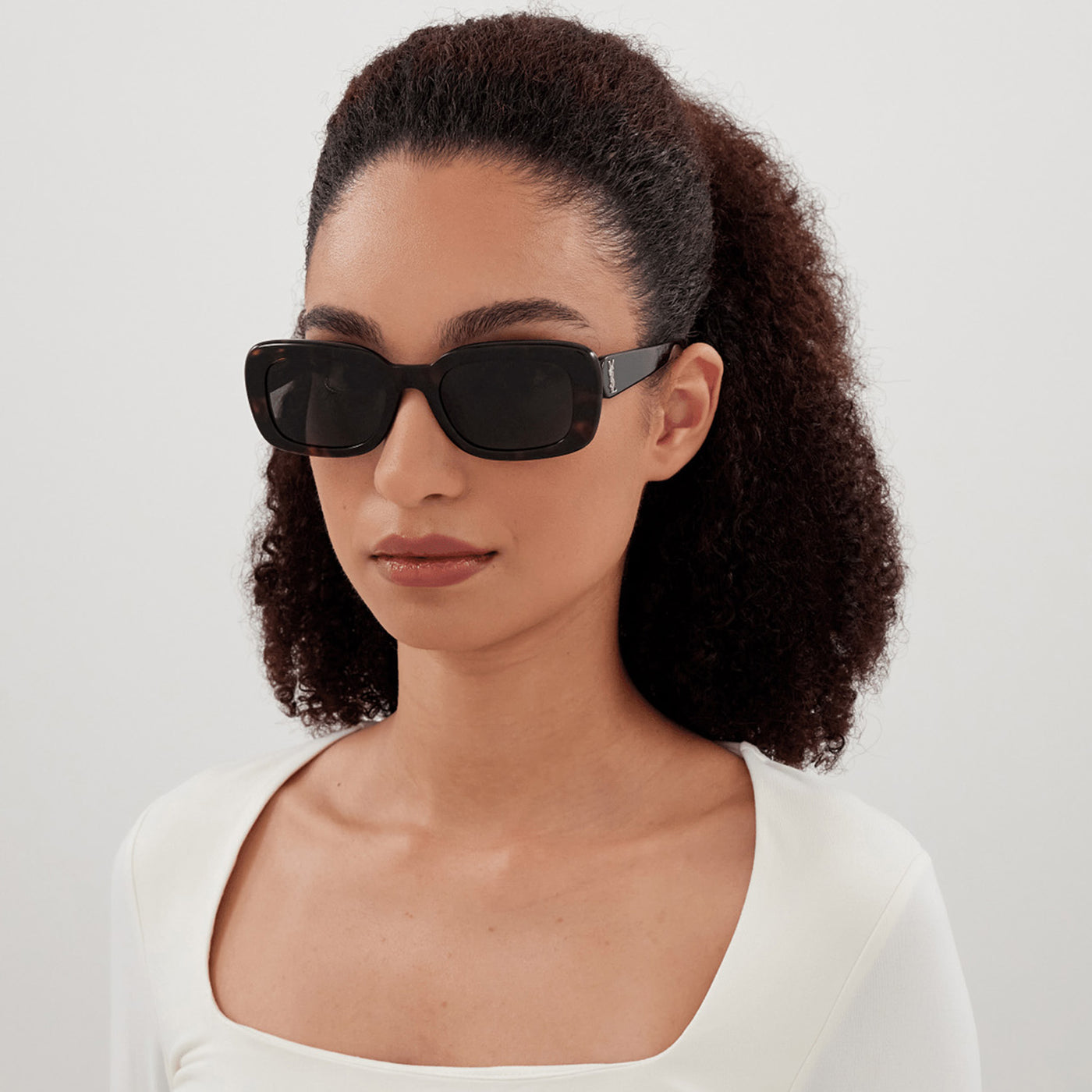 MONOGRAM STRONG FEMININE OVAL SHAPE