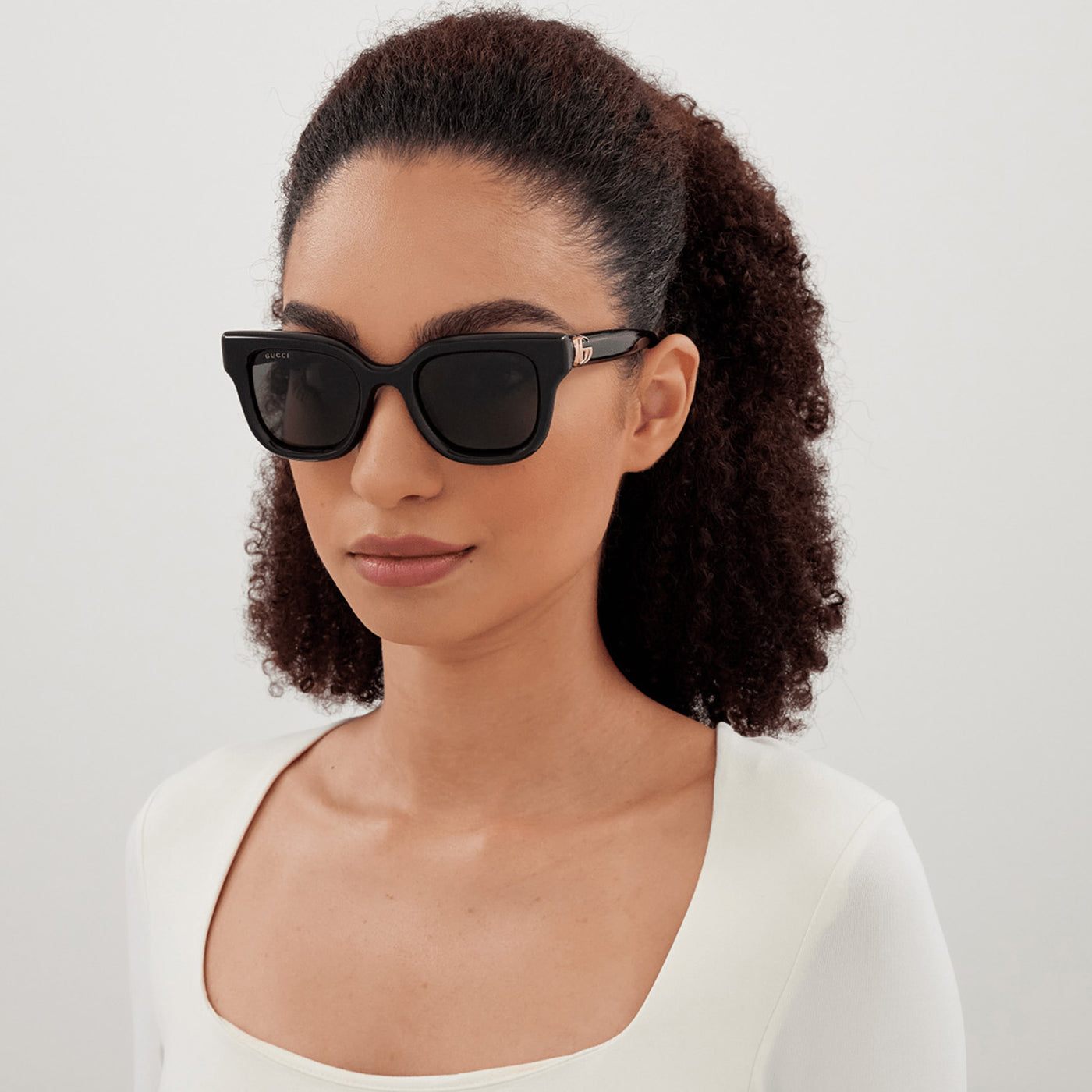 EMBLEM GG running logo embracing the curve of the bag FOR WOMEN